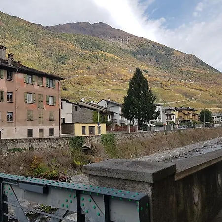 Le Stanze Del Trenino Rosso 住宿加早餐酒店 蒂拉诺